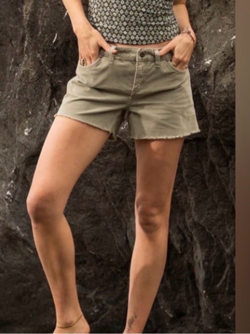 Carve Designs Olive Corduroy Frayed Hem  Shorts Size 2 Organic Cotton Blend